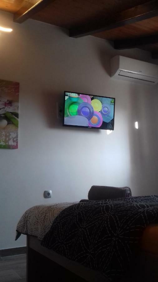 Holiday Home Nora**** Loznati Cres 外观 照片